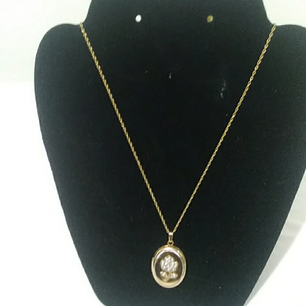 🔥Sale🔥Beautiful Golden locket